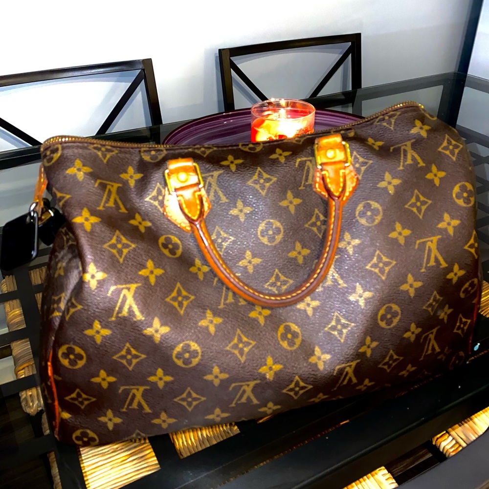 Authentic Louis Vuitton Speedy 30 Monogram Canvas